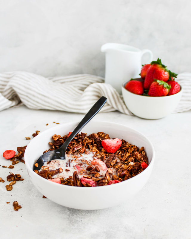 chocolate covered strawberry granola