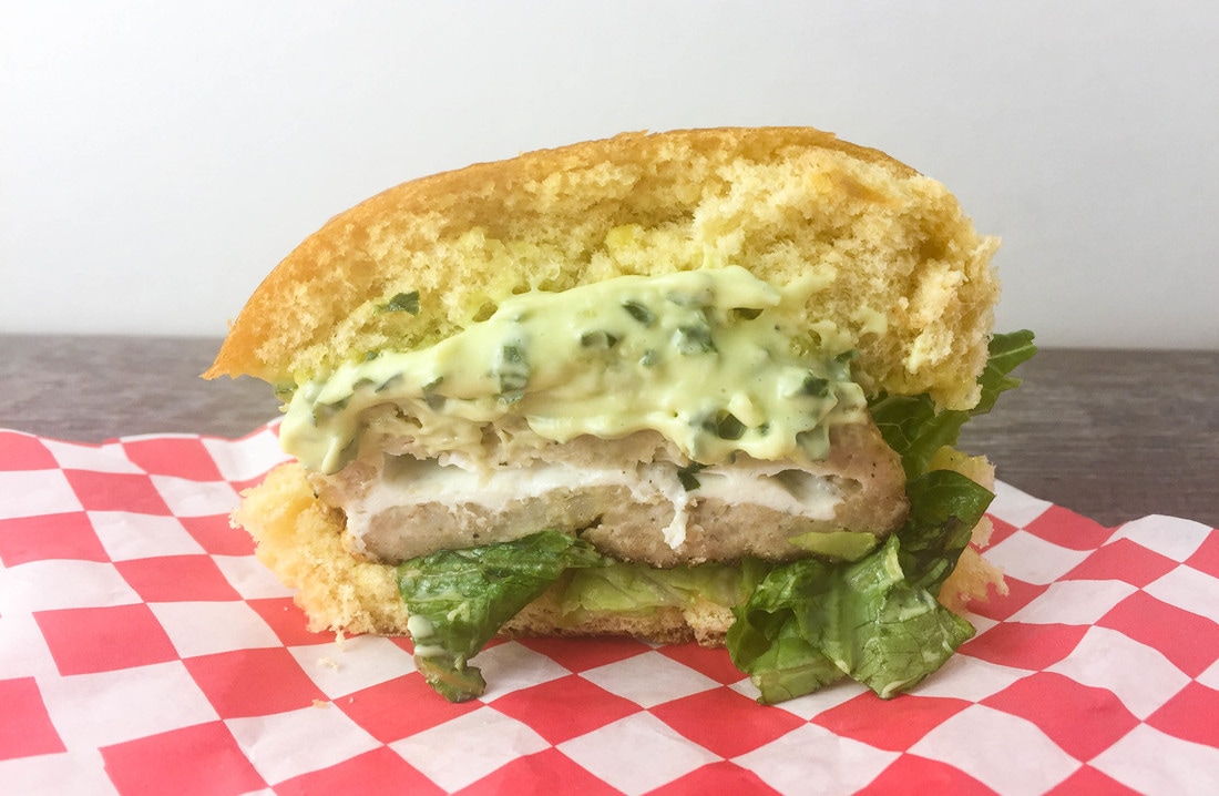 mozzarella stuffed chicken burgers pesto aioli