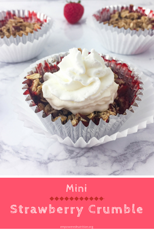 mini strawberry crumble cups